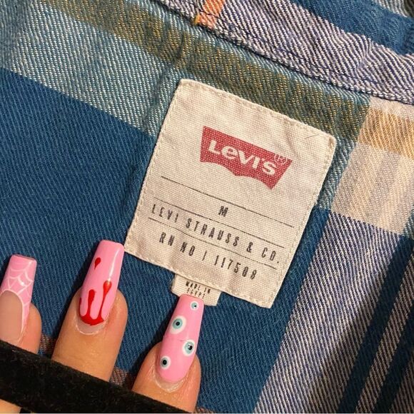 Levi’s blue fitted flannel - Picture 3 of 5